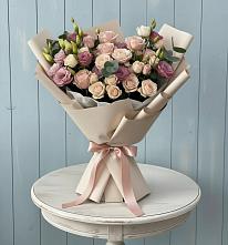Букет цветов из:  Розы и Лизиантусы в Койгородке