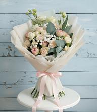 Букет цветов из:  Розы и Лизиантусы в Койгородке