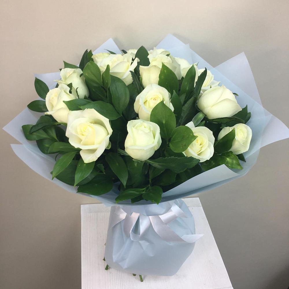 Букет 15 Белых роз Проуд в Койгородке