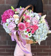 Композиция солнечный день в Койгородке Цветочная композиция из Розы, Хризантемы, Пионы и Лизиантусы в корзине в Койгородке