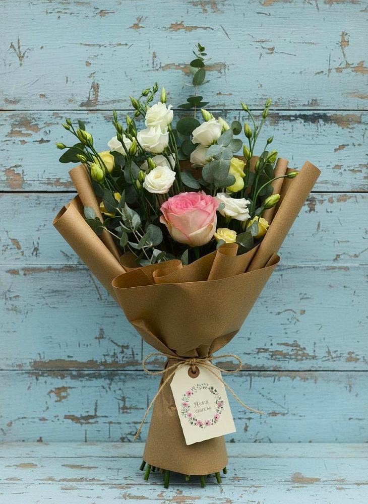 Букет цветов из: Розы и Лизиантусы в Койгородке