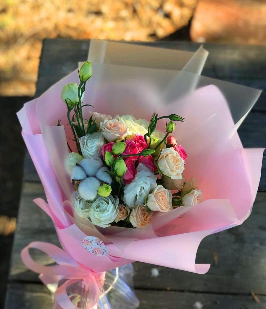 Букет цветов из: Розы и Лизиантусы в Койгородке