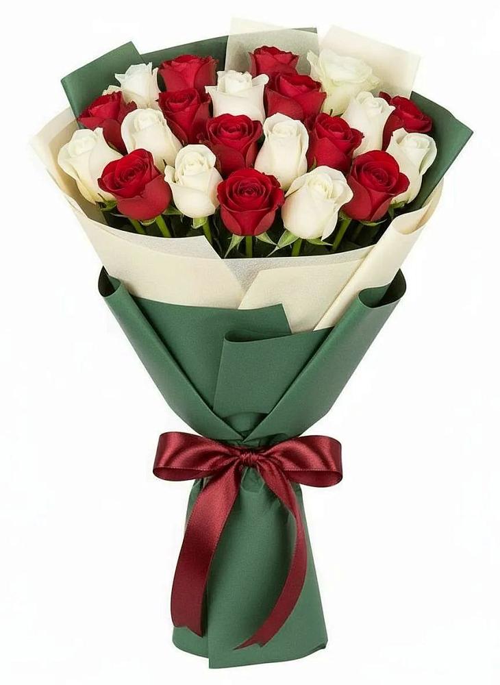 Букет Микс из красных и белых роз в Койгородке