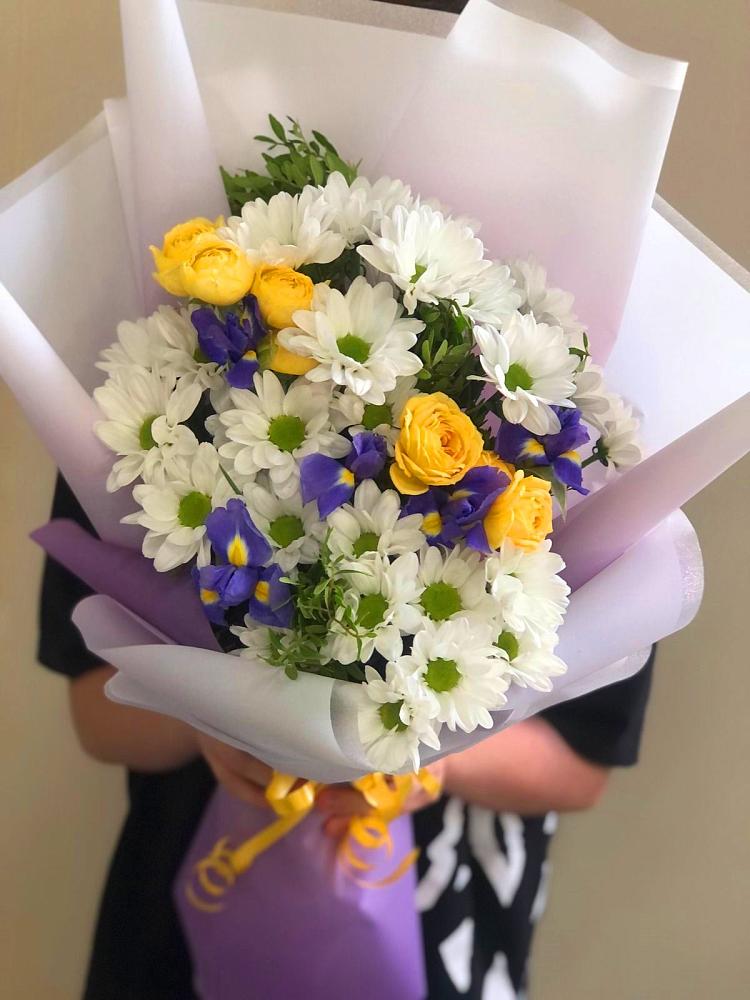 Букет цветов из: Ирисы, Хризантемы и Розы в Койгородке