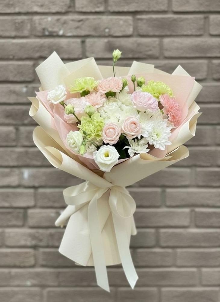 Букет цветов из: Гвоздики, Розы, Лизиантусы и Хризантемы в Койгородке