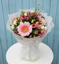 Букет цветов из:  Герберы, Альстромерии и Лизиантусы #REPLACE_PRED# Койгородке