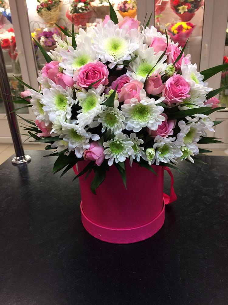 Цветочная композиция из Розы и Хризантемы в шляпной коробке в Койгородке